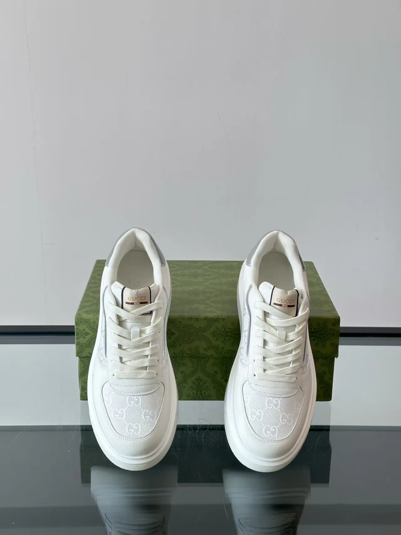 P460. New men's shoes GUCCI [Lightning] latest shoes shipped. Original quality, fashionable, special materials, sheepskin lining, new packaging. The foot feels super comfortable and the workmanship is impeccable. Size: 38-45, white lining. No. 058